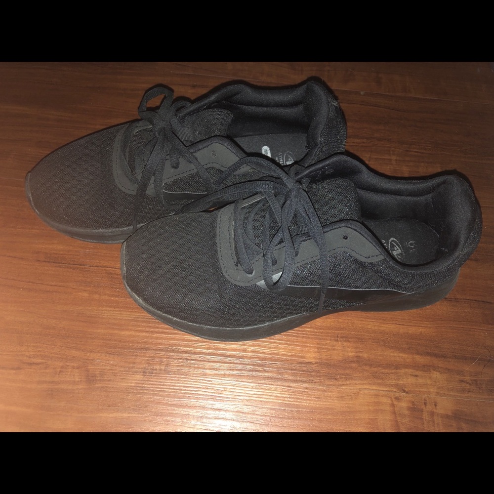 Black Sneakers size 6